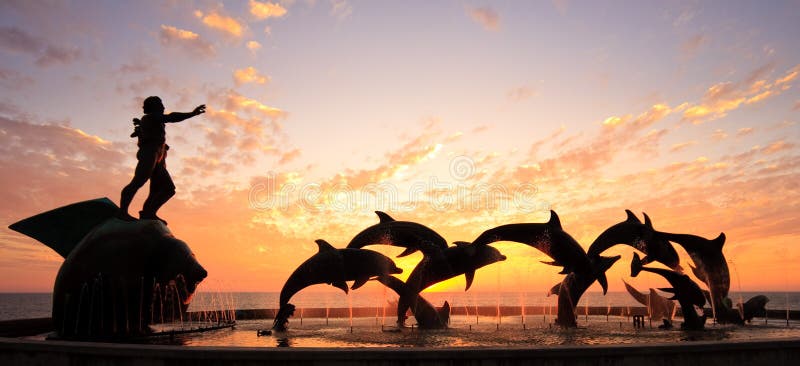 Sunset with statue of Dolphins royalty free stock photos