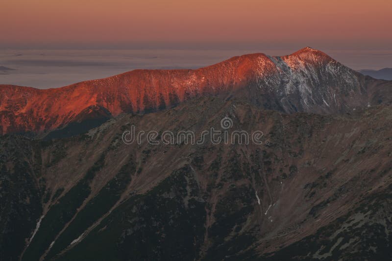 Západ slnka v Západných Tatrách z Veľkej Kamenistej