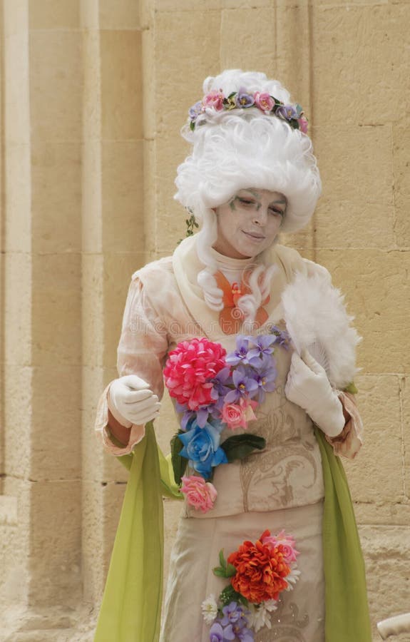 Suonare Per La Strada Mimo Nell'immagine Dell'angelo Fotografia Stock