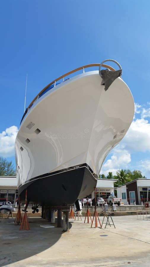 yacht repair in phuket