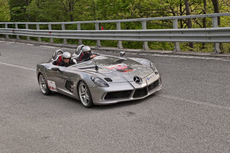Supercar奔驰车在Mille miglia的SLR迈凯轮2013年 免版税库存照片 Supercar奔驰车在Mille miglia的SLR迈凯轮2013年 免版税库存照片