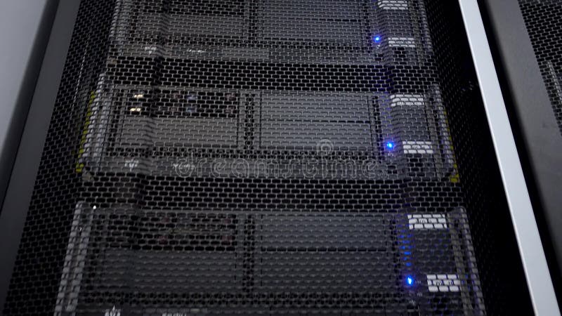 Supercomputercamera in motie Het blauwe licht van het Datacenterrek Groot gegevens en informatietechnologie concept