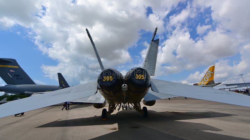 Superhornissenkämpfer US-Marine-Boeings F/A-18E/F auf Anzeige in Singapur Airshow stockfotografie Superhornissenkämpfer US-Marine-Boeings F/A-18E/F auf Anzeige in Singapur Airshow stockfotografie