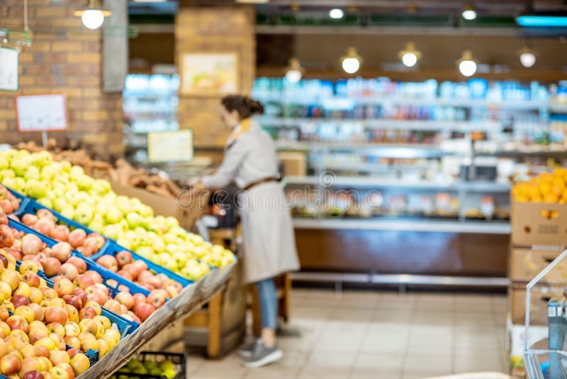 Supermarket som är inre med nya frukter arkivfoto Supermarket som är inre med nya frukter arkivfoto