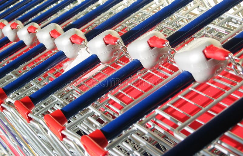 supermarkettrolley royaltyfria bilder supermarkettrolley royaltyfria bilder
