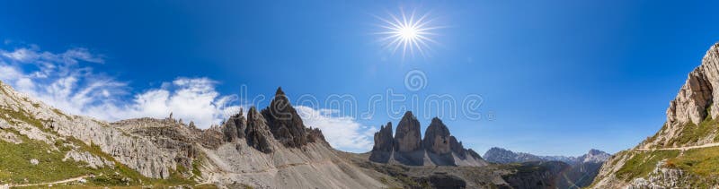 Superpanorama der berühmten Spitze drei Tre cime di Lavaredo.