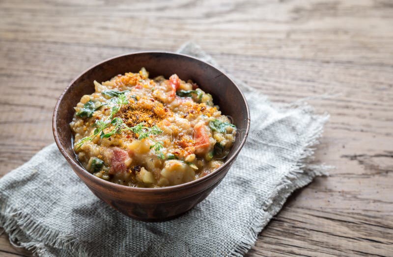 Suppe Mit Roten Linsen Und Bulgur Stockbild - Bild von kurs ...