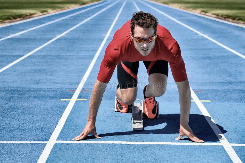 Sur votre marque, obtenez l'ensemble, vont ! Athlète courant de concept de sport prêt pour la concurrence courue à la ligne de dé image libre de droits Sur votre marque, obtenez l'ensemble, vont ! Athlète courant de concept de sport prêt pour la concurrence courue à la ligne de dé image libre de droits