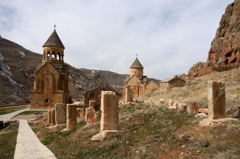 Surb Astvatsatsin en van Surb Karapet kerken, Noravank, Armenië stock foto's Surb Astvatsatsin en van Surb Karapet kerken, Noravank, Armenië stock foto's