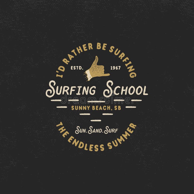 Surfa skolatappningemblemet Retro logodesign med shakatecken- och typografibeståndsdelar Materiel som isoleras på mörkt gammalt royaltyfri illustrationer Surfa skolatappningemblemet Retro logodesign med shakatecken- och typografibeståndsdelar Materiel som isoleras på mörkt gammalt royaltyfri illustrationer
