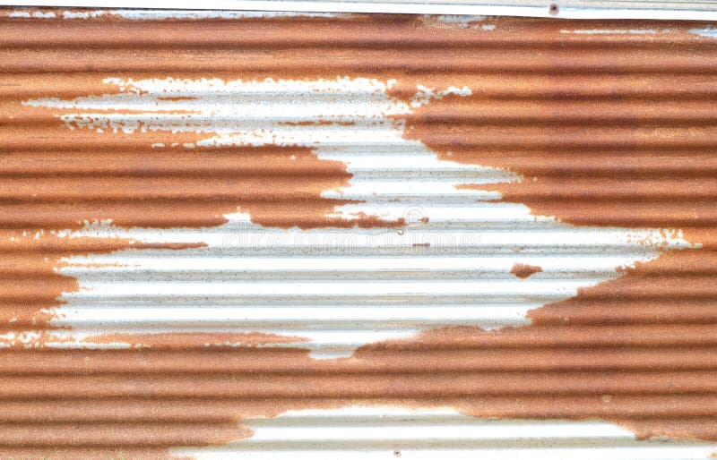 The Surface Of The Old Zinc That Is Rusty Is Caused By Weather. Foto de archivo Imagen de