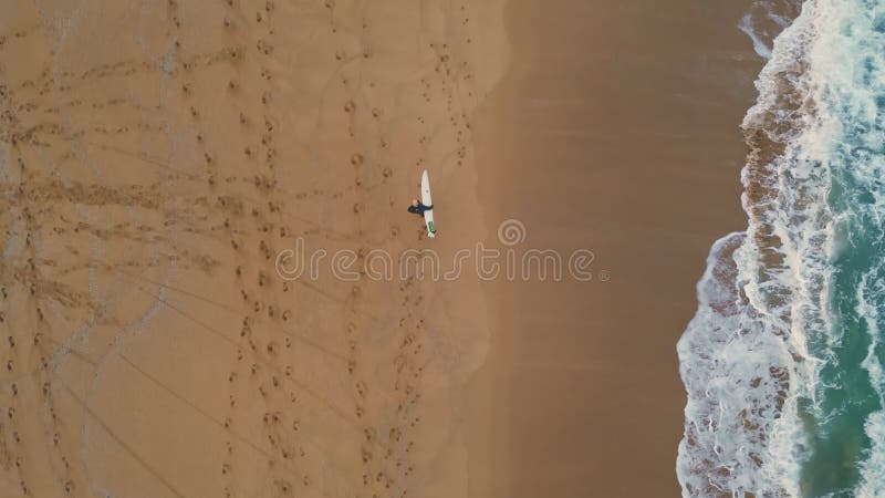 Surfbretter mit Sand zum Surfen. schöner Meeresschaum