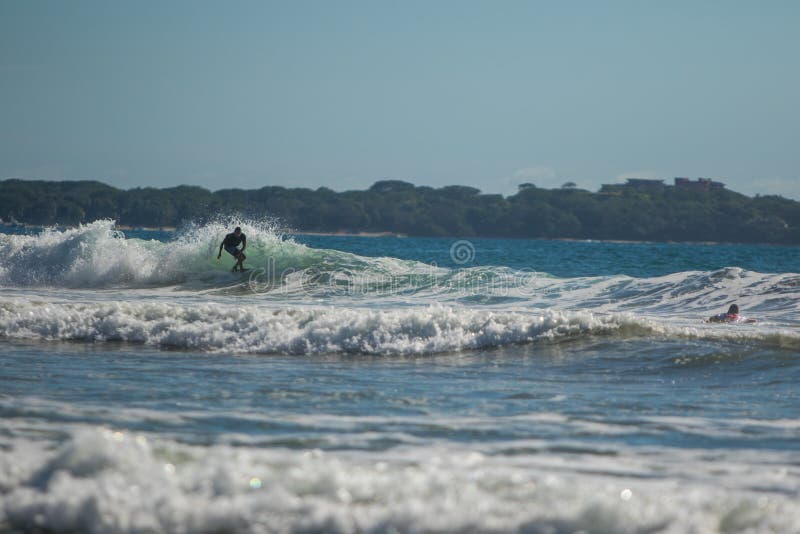 Surfen in Costa Rica lizenzfreie stockbilder Surfen in Costa Rica lizenzfreie stockbilder