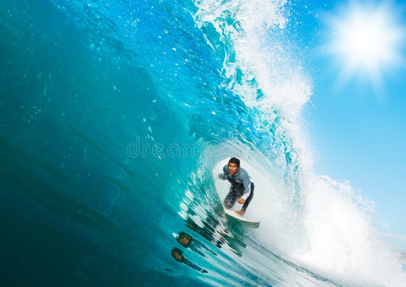 Surfer Ottiene un'Epica Barile Sulla Grande Onda Perfetta Illuminazione, Costa della California.