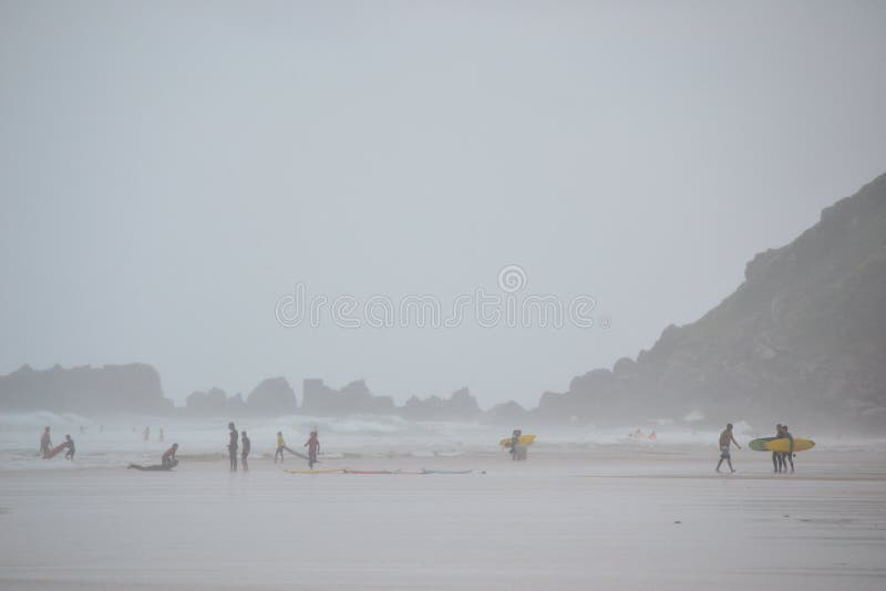Surfers in Zarautz, Spanje stock afbeeldingen Surfers in Zarautz, Spanje stock afbeeldingen