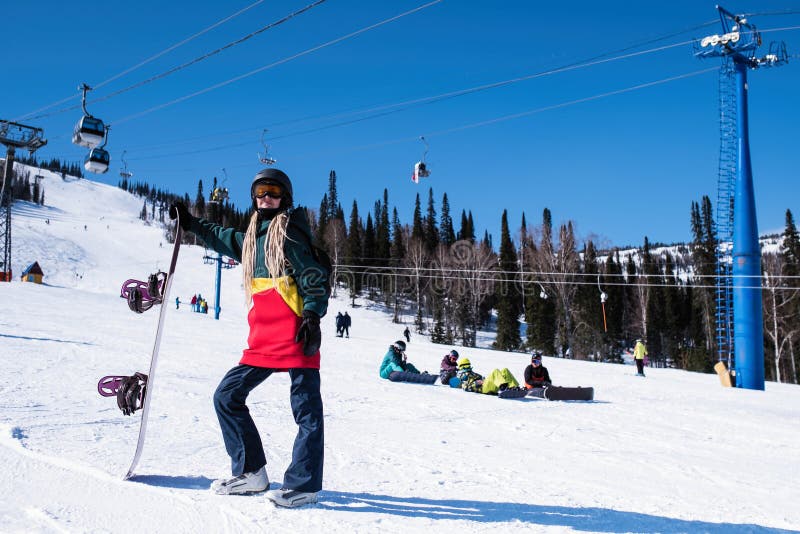 Surfeur de femme sur une pente neigeuse sport photos stock Surfeur de femme sur une pente neigeuse sport photos stock