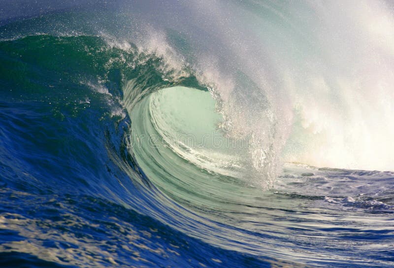 Fotografia di scorta di un tubo onda sull'isola di Oahu, nelle Hawaii.