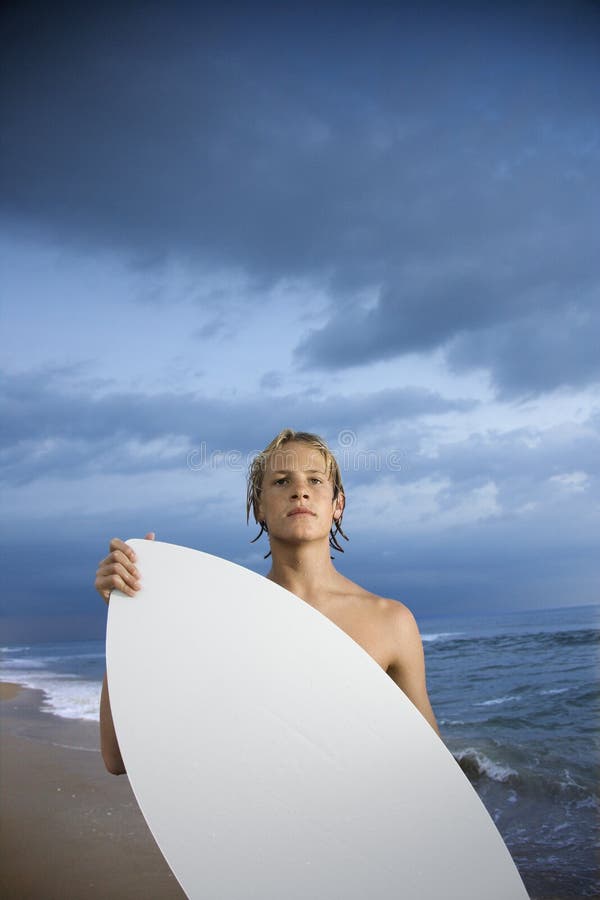 Jovem surfista foto de stock royalty free