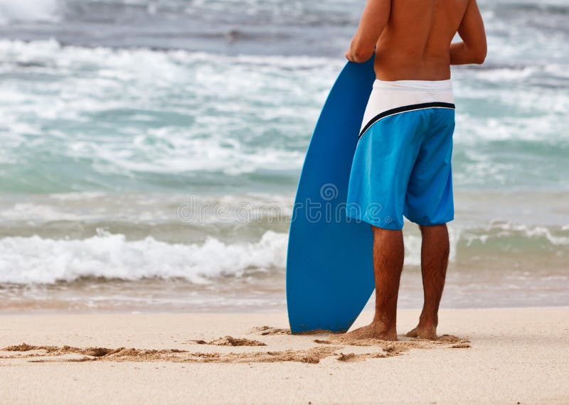 Surfista na praia imagem de stock royalty free