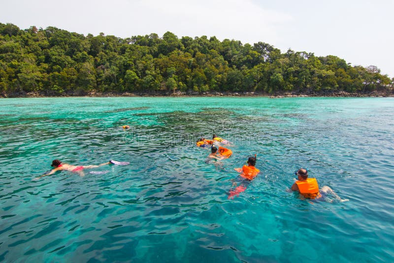 Surin-Inseln als touristischer Bestimmungsort gekennzeichnet in der Schönheit unter dem Meer stockfotos Surin-Inseln als touristischer Bestimmungsort gekennzeichnet in der Schönheit unter dem Meer stockfotos