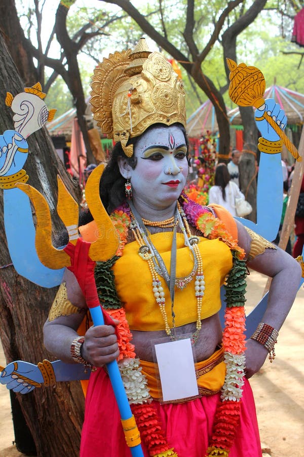 SURJAJKUND FAIR, HARYANA - FEB 12 : Artist in Vishnu Avatar at S ...