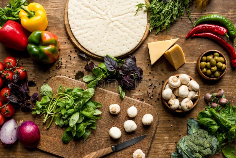 Surowa pizza fotografia royalty free Surowa pizza fotografia royalty free