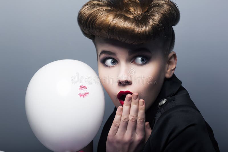 Surprised pin-up shopper girl with balloon