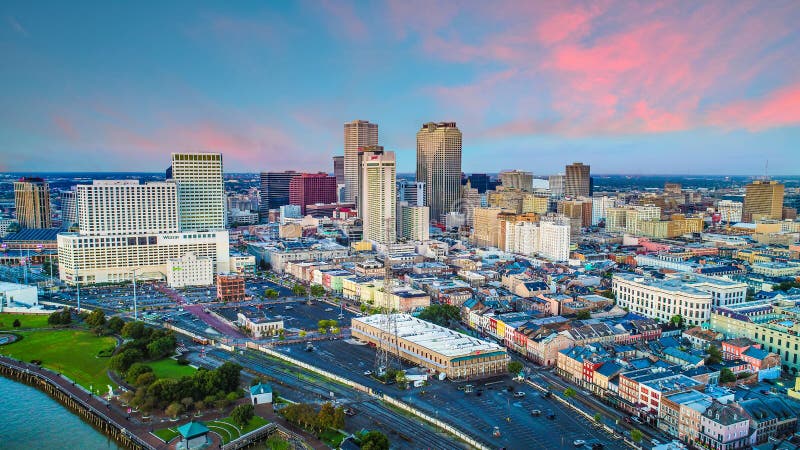 Surrantenn av i stadens centrum New Orleans, Louisiana, USA horisont royaltyfri fotografi Surrantenn av i stadens centrum New Orleans, Louisiana, USA horisont royaltyfri fotografi