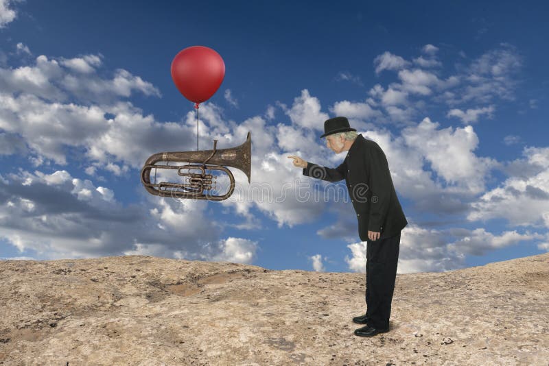 Surrealistische man derby tuba ballon