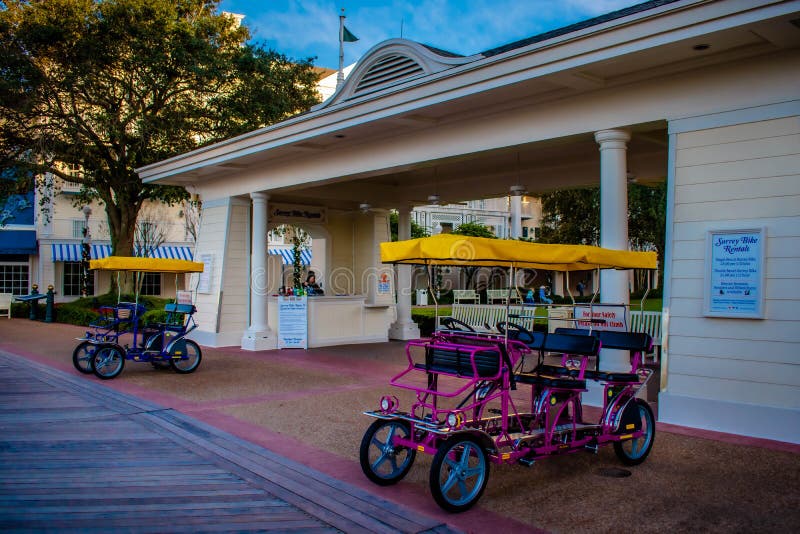 Surrey Bikes per noleggio nella zona di Lake Buena Vista 10 fotografie stock libere da diritti Surrey Bikes per noleggio nella zona di Lake Buena Vista 10 fotografie stock libere da diritti