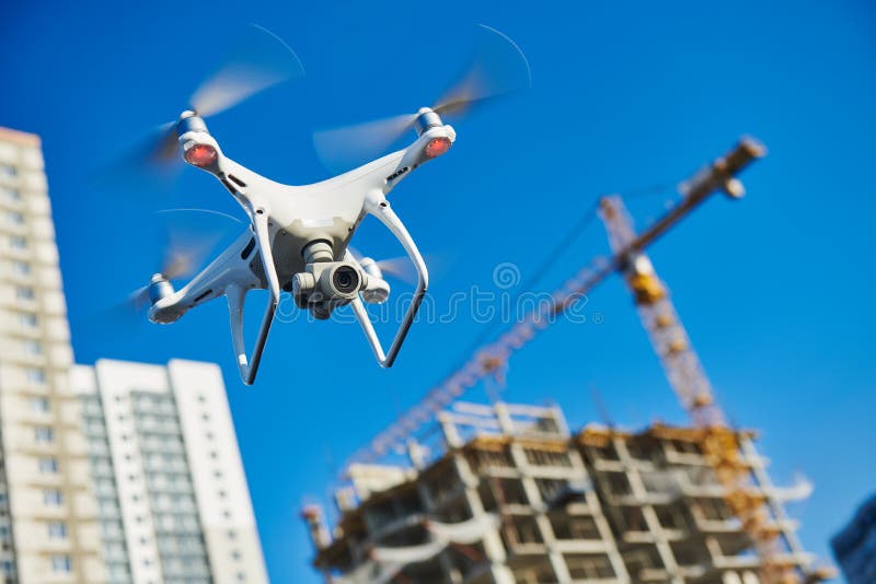 Survellance κηφήνων πέρα από την περιοχή κατασκευής επιθεώρηση εργοτάξιων στοκ φωτογραφία με δικαίωμα ελεύθερης χρήσης Survellance κηφήνων πέρα από την περιοχή κατασκευής επιθεώρηση εργοτάξιων στοκ φωτογραφία με δικαίωμα ελεύθερης χρήσης