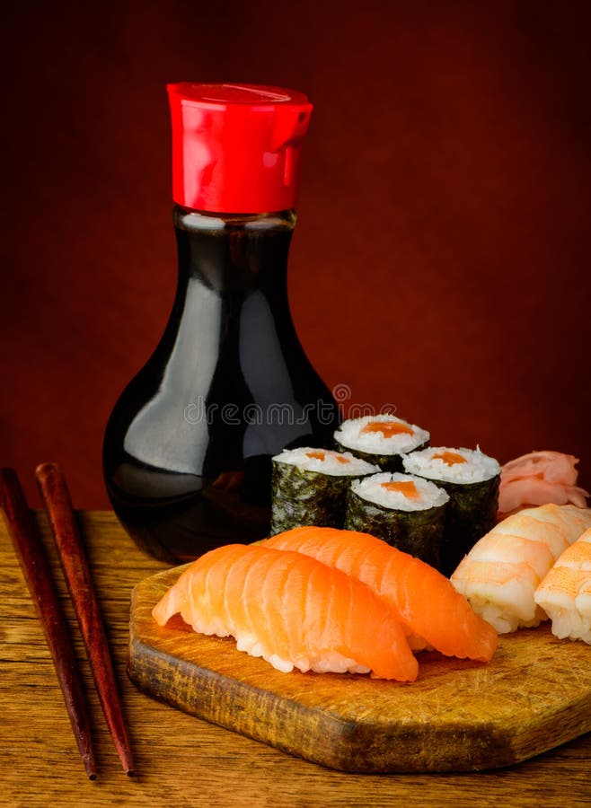 Sushi de Maki et de nigiri image stock Sushi de Maki et de nigiri image stock