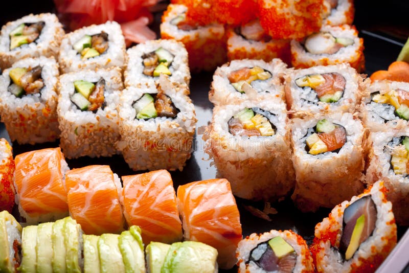 Sushi e rulli fotografia stock libera da diritti Sushi e rulli fotografia stock libera da diritti