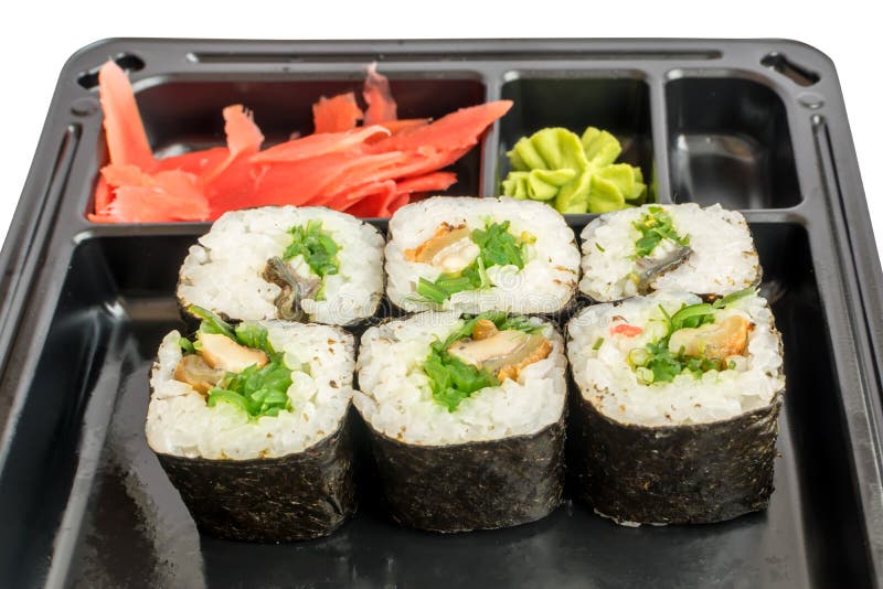 Sushi japonês Rolls na caixa plástica preta da entrega imagens de stock Sushi japonês Rolls na caixa plástica preta da entrega imagens de stock