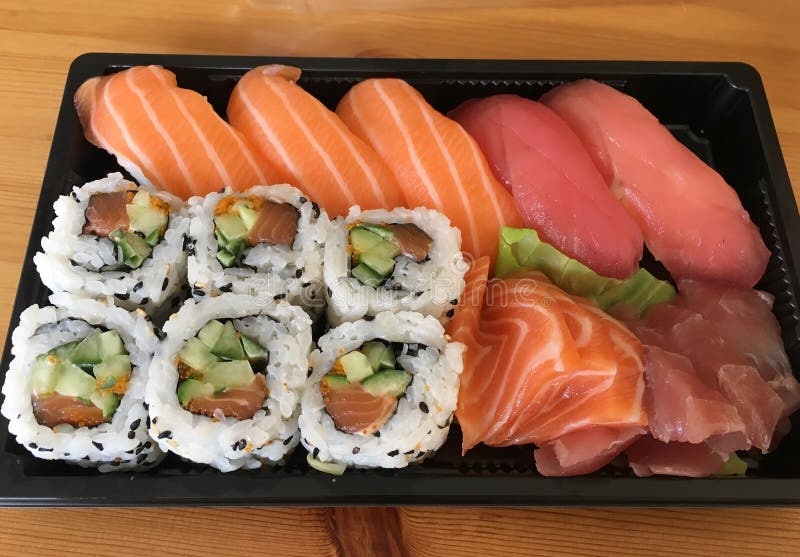 Sushi Vastgestelde sashimi en sushibroodjes stock foto Sushi Vastgestelde sashimi en sushibroodjes stock foto