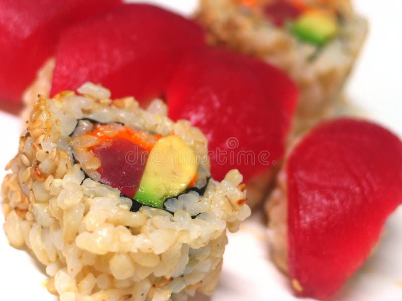 Sushirolle 2 stockfoto. Bild von reis, thunfisch, avocado - 655036