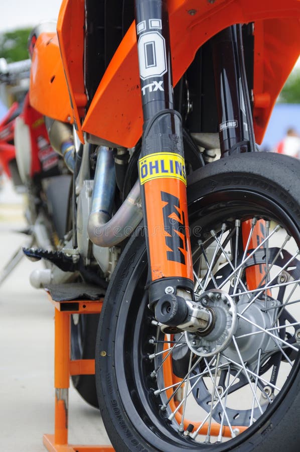 Suspensión De KTM Supermoto Imagen de archivo editorial Imagen de moto, 26160789