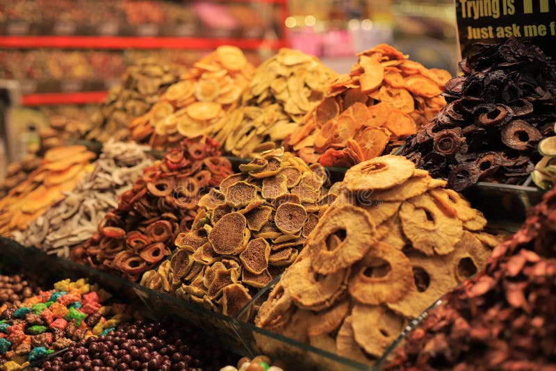 Suszone owoce na rynku zdjęcia royalty free