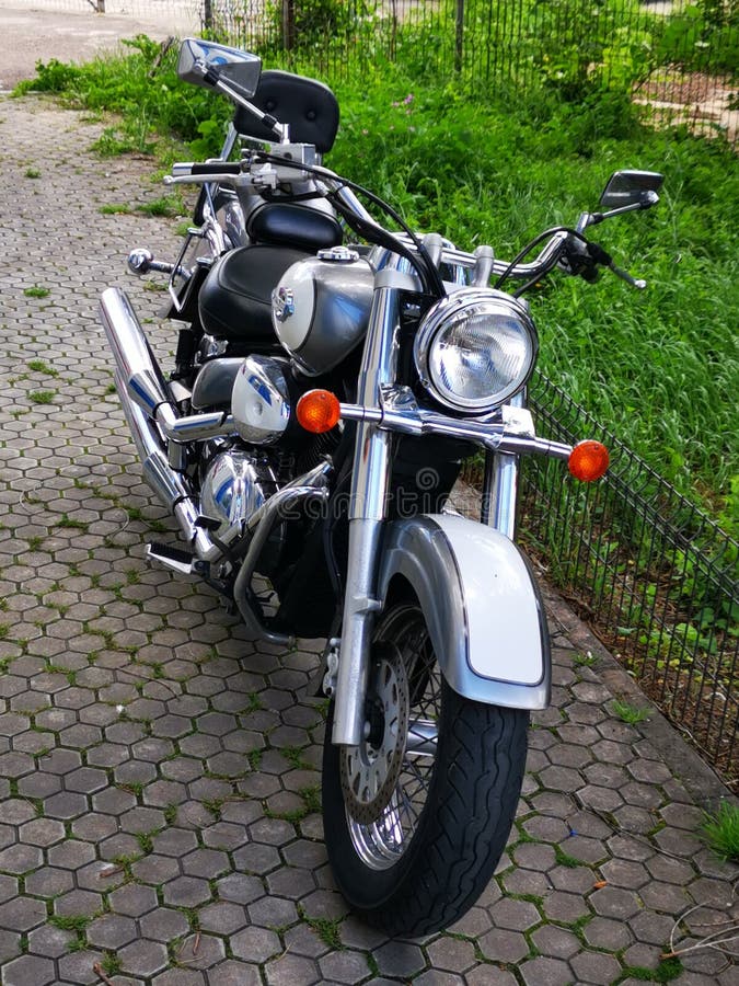 Red Suzuki Intruder 800 Motorcycle. Close-up View of Units Editorial  Photography - Image of russian, motostyle: 155476967