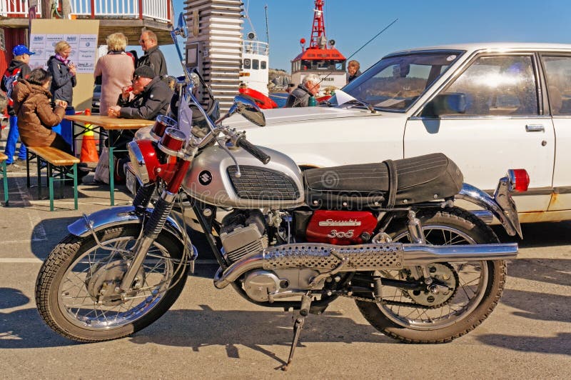 Suzuki 305 in red