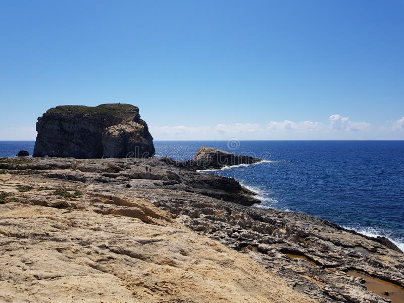Svampen vaggar i Gozo, Malta, ön, stranden, loppet, stället, intresse, destinationen, havet, blått som är stenigt, kustlinje