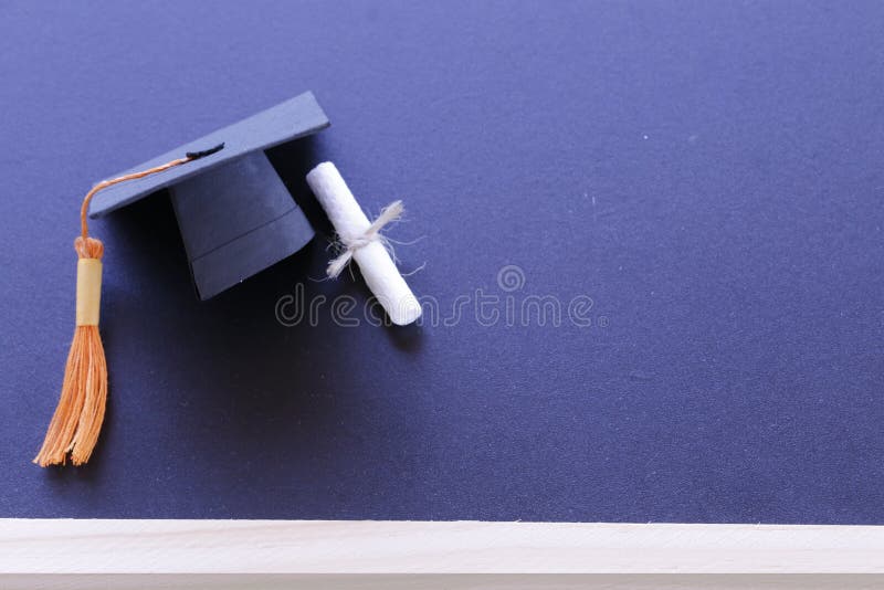 Svart avläggande av examenlock, diplom i klassrum doktorand- certificat royaltyfri foto Svart avläggande av examenlock, diplom i klassrum doktorand- certificat royaltyfri foto
