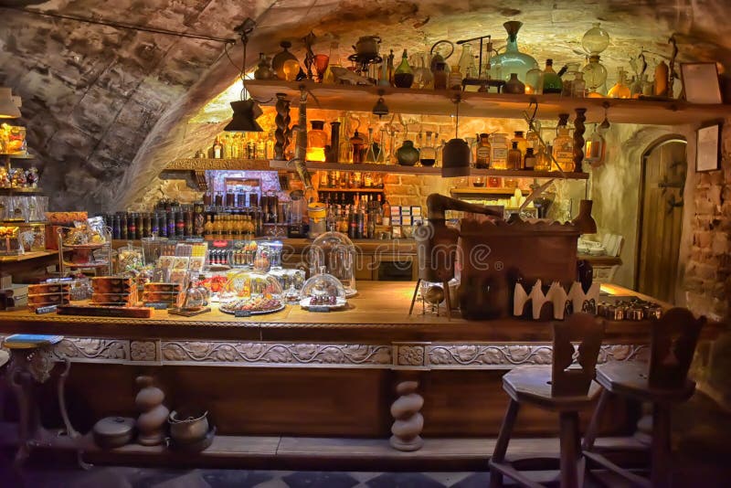 Interiör café Black Magic arkivbilder