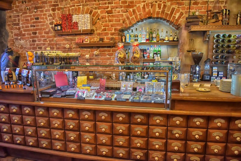 Interiör café Black Magic arkivfoto