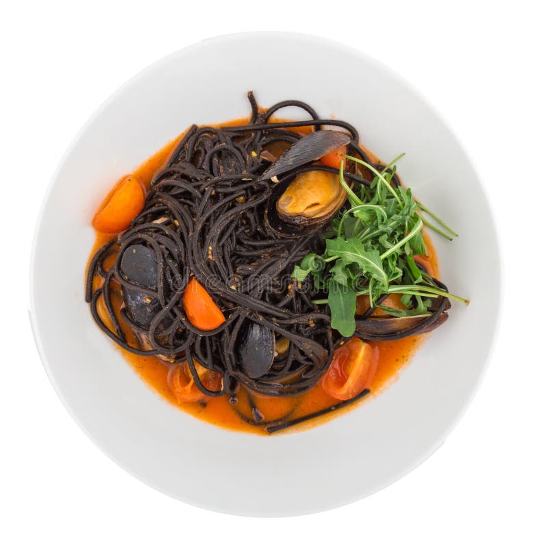 Svart pastaspagetti med skaldjur arkivfoton Svart pastaspagetti med skaldjur arkivfoton