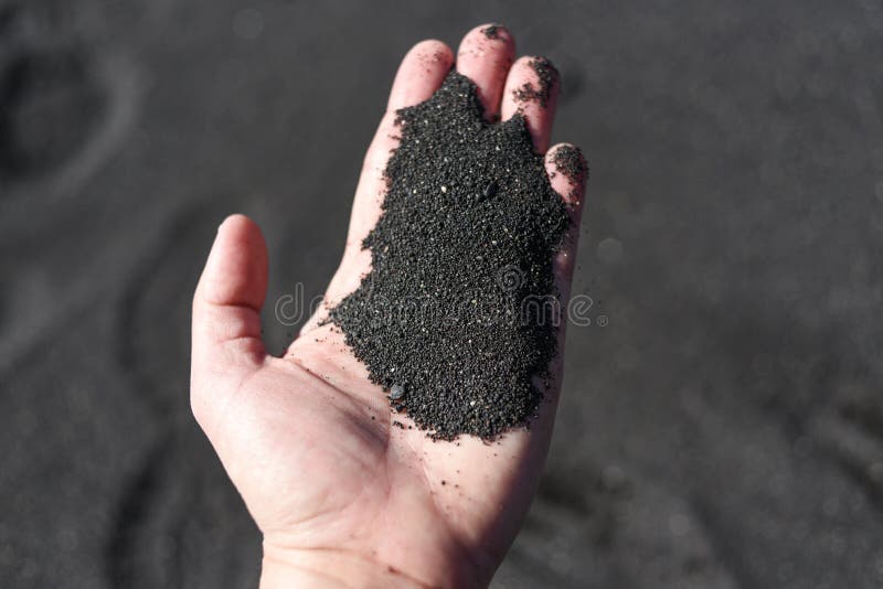 Svart sand på handen, Lanzarote, kanariefågel Islan arkivfoton Svart sand på handen, Lanzarote, kanariefågel Islan arkivfoton