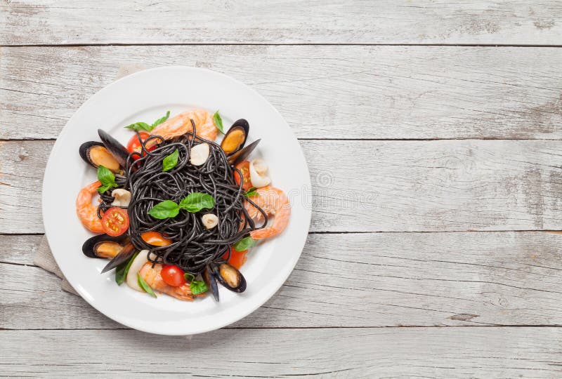 Svart spaghetti pasta arkivfoto Svart spaghetti pasta arkivfoto