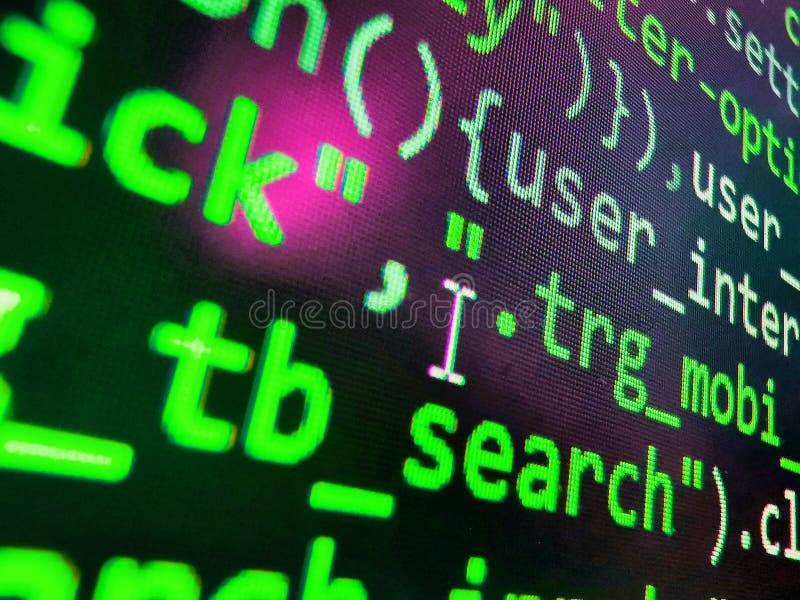 Sviluppatore di funzioni di codifica e linguaggio php. righe di codice html visibili. schermo moderno delle cifre e delle vetture immagine stock