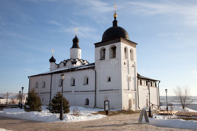 Sviyazhsk Ioanno-Predtechensky Vrouwen` s Klooster Kerk van St Sergius van Radonezh stock foto's Sviyazhsk Ioanno-Predtechensky Vrouwen` s Klooster Kerk van St Sergius van Radonezh stock foto's