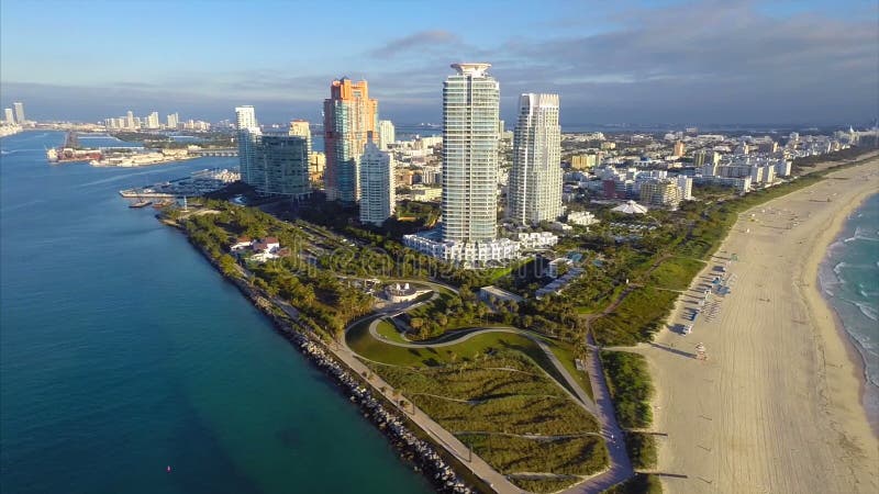 Svolazzante aereo di Timelapse di Miami Beach